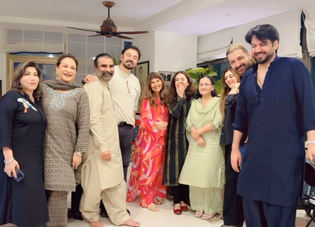Bushra Ansari’s 70th Birthday Celebrations With Friends