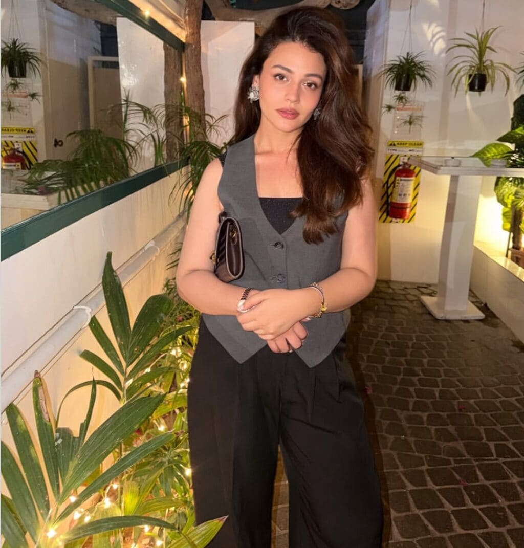 Zara Noor Abbas on Criticism of Asma Abbas' Eid Collection Zara Noor Abbas on Criticism of Asma Abbas’ Eid Collection