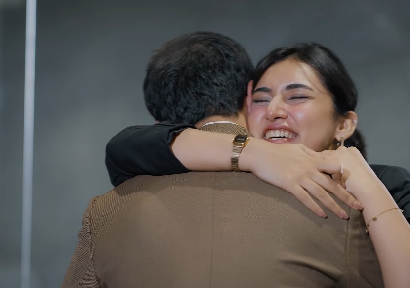 Sehar Hashmi & Feroze Khan's Hug Scene in Shaidai Sparks Debate Sehar Hashmi & Faroze Khan’s Hug Scene in Shaidai Sparks Debate