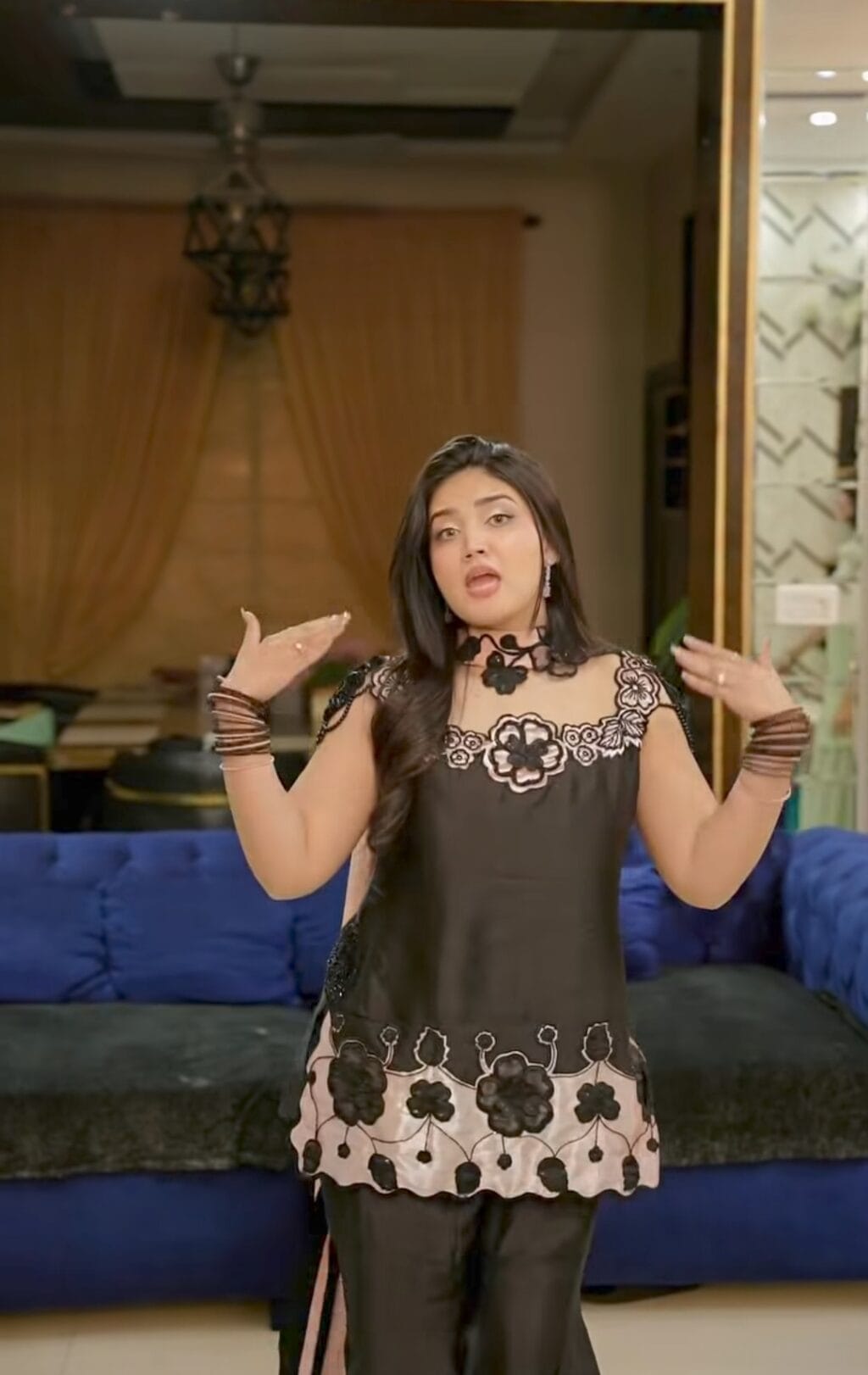 Sistrology Family Eid Dance on Bollywood Song Criticized Sistrology Family Eid Dance on Bollywood Song Criticized