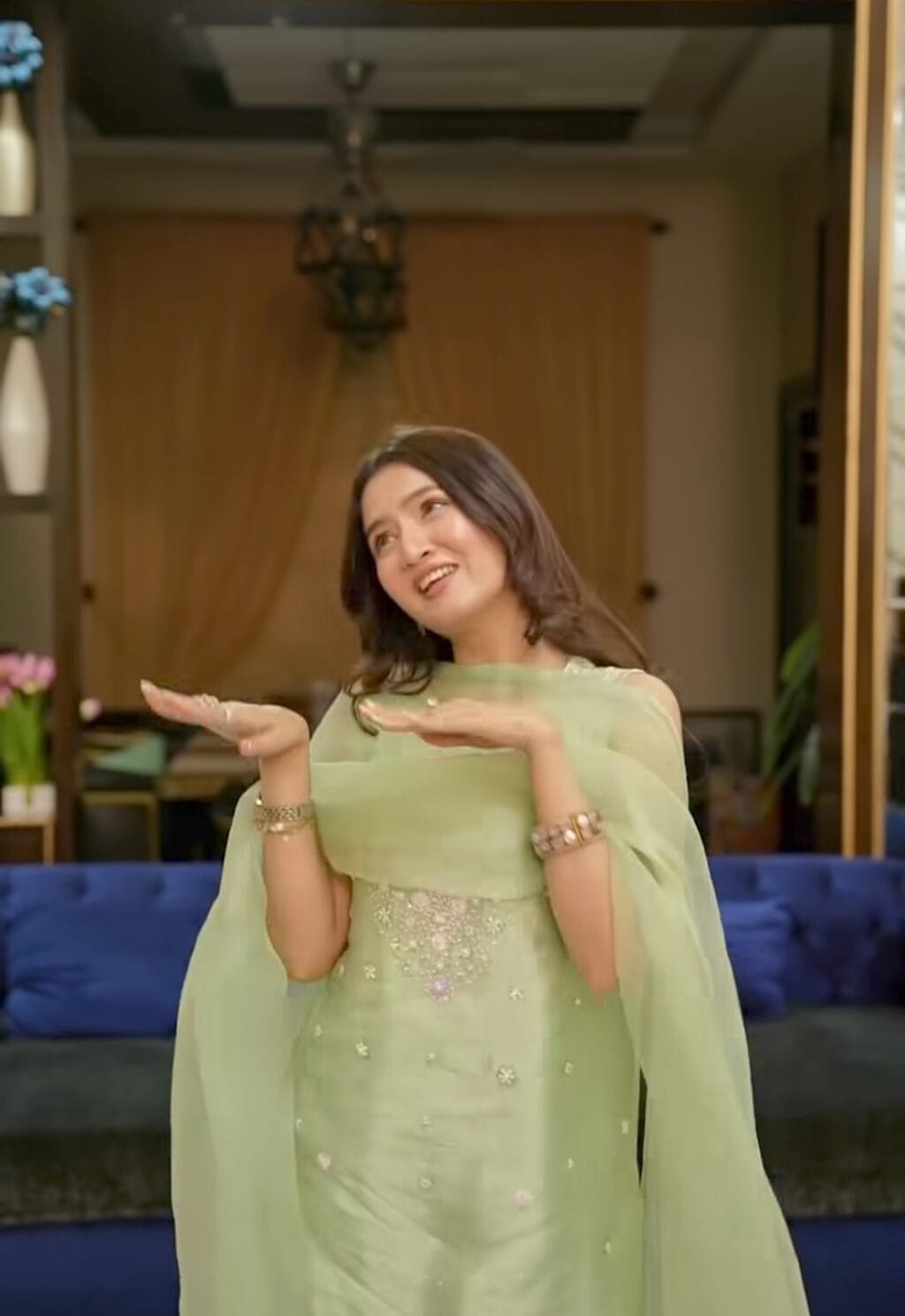 Sistrology Family Eid Dance on Bollywood Song Criticized Sistrology Family Eid Dance on Bollywood Song Criticized