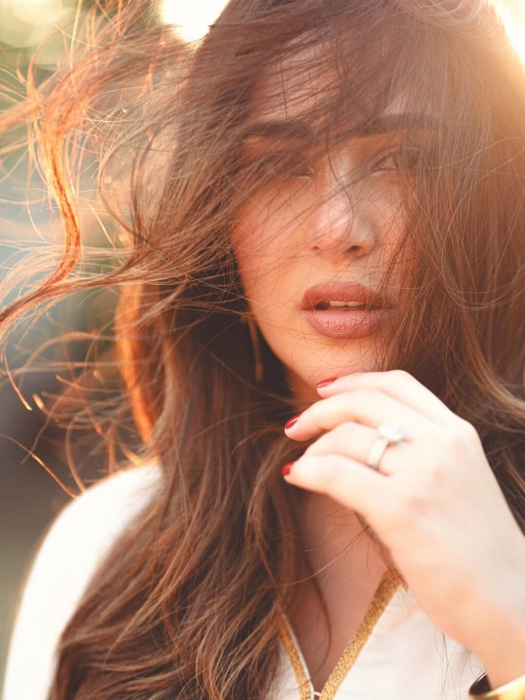 Ushna Shah Announces Pregnancy