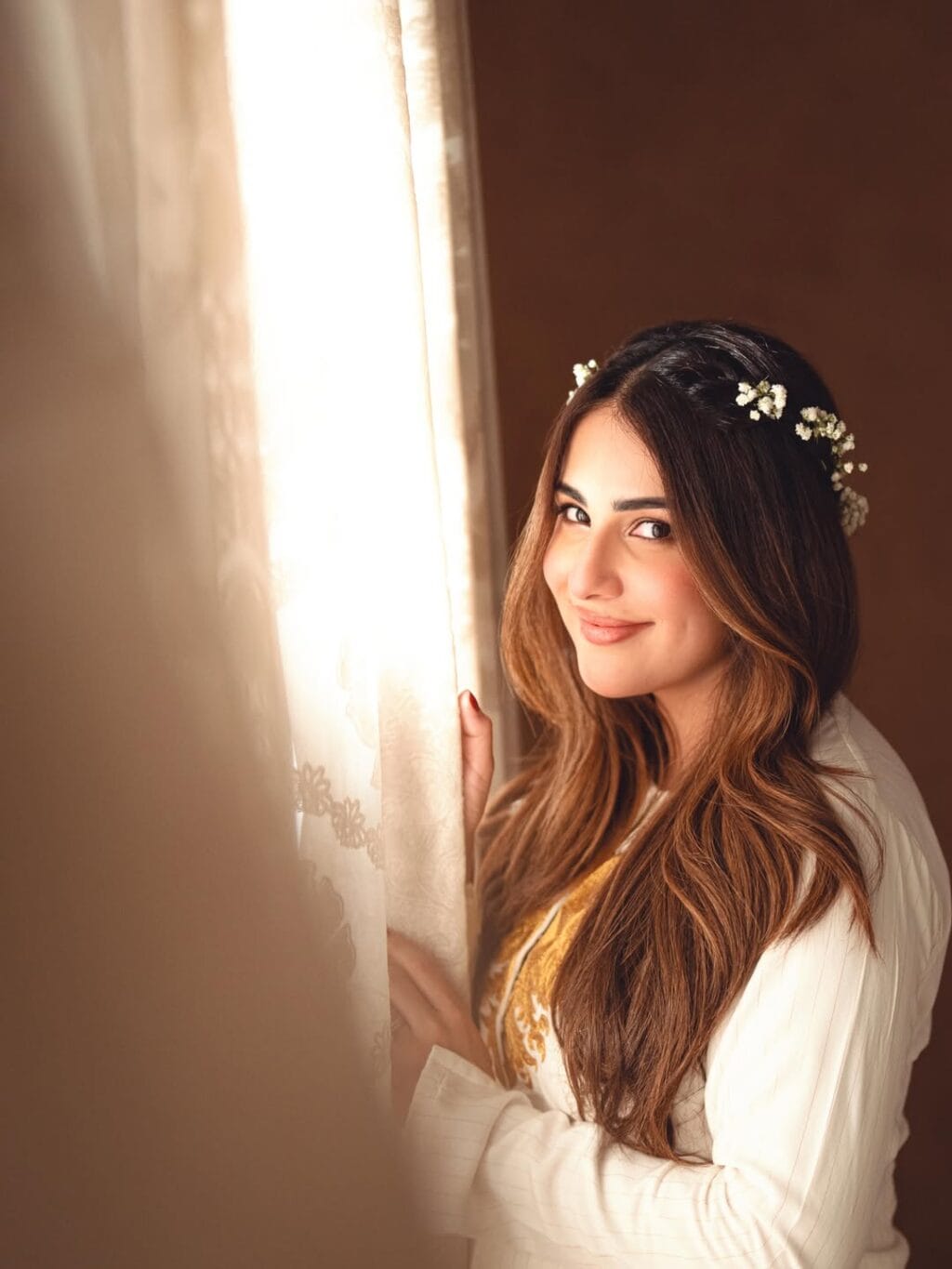 Ushna Shah Announces Pregnancy