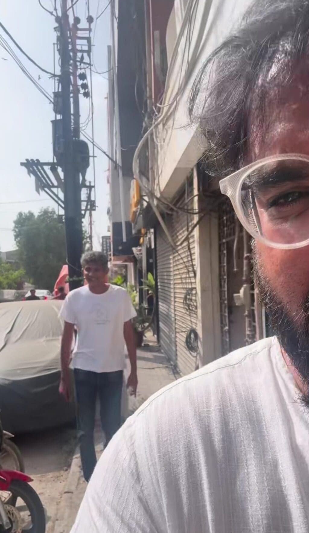 Yasir Hussain’s Thoughtful Gesture in Heat Wins Hearts