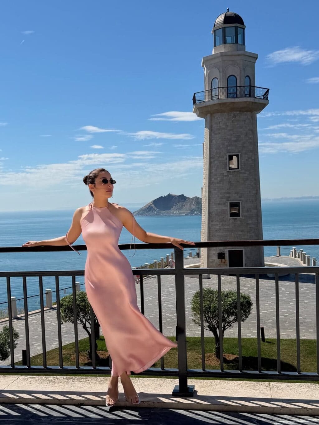 Ayeza Khan's Sleeveless Zara Dress Sparks Criticism Ayeza Khan’s Sleeveless Zara Dress Sparks Criticism