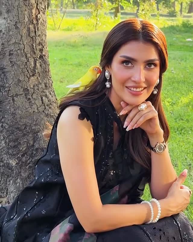 Internet Thinks Ayeza Khan Got Cosmetic Procedures