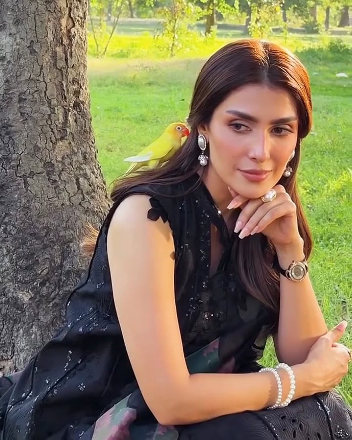 Internet Thinks Ayeza Khan Got Cosmetic Procedures
