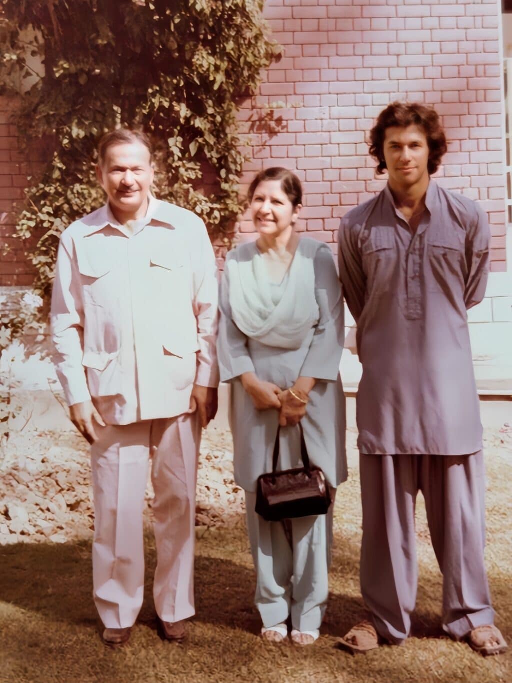Pakistani Stars Share Sweet Messages On Mother’s Day