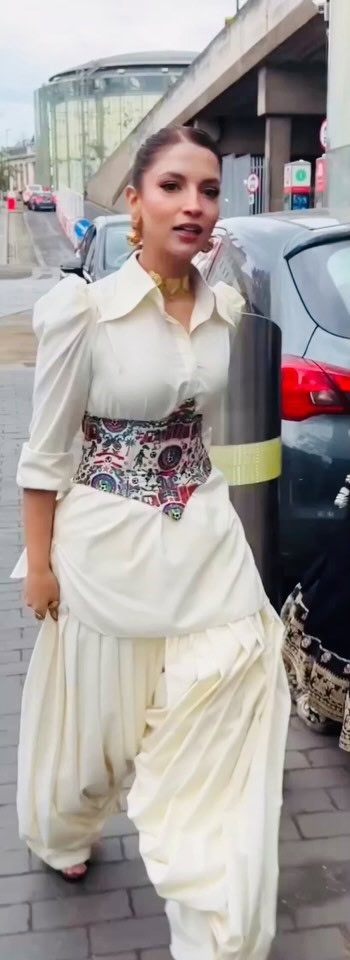 Dananaeer Mobeen’s Look From Mera Lyari Promotions Under Scrutiny