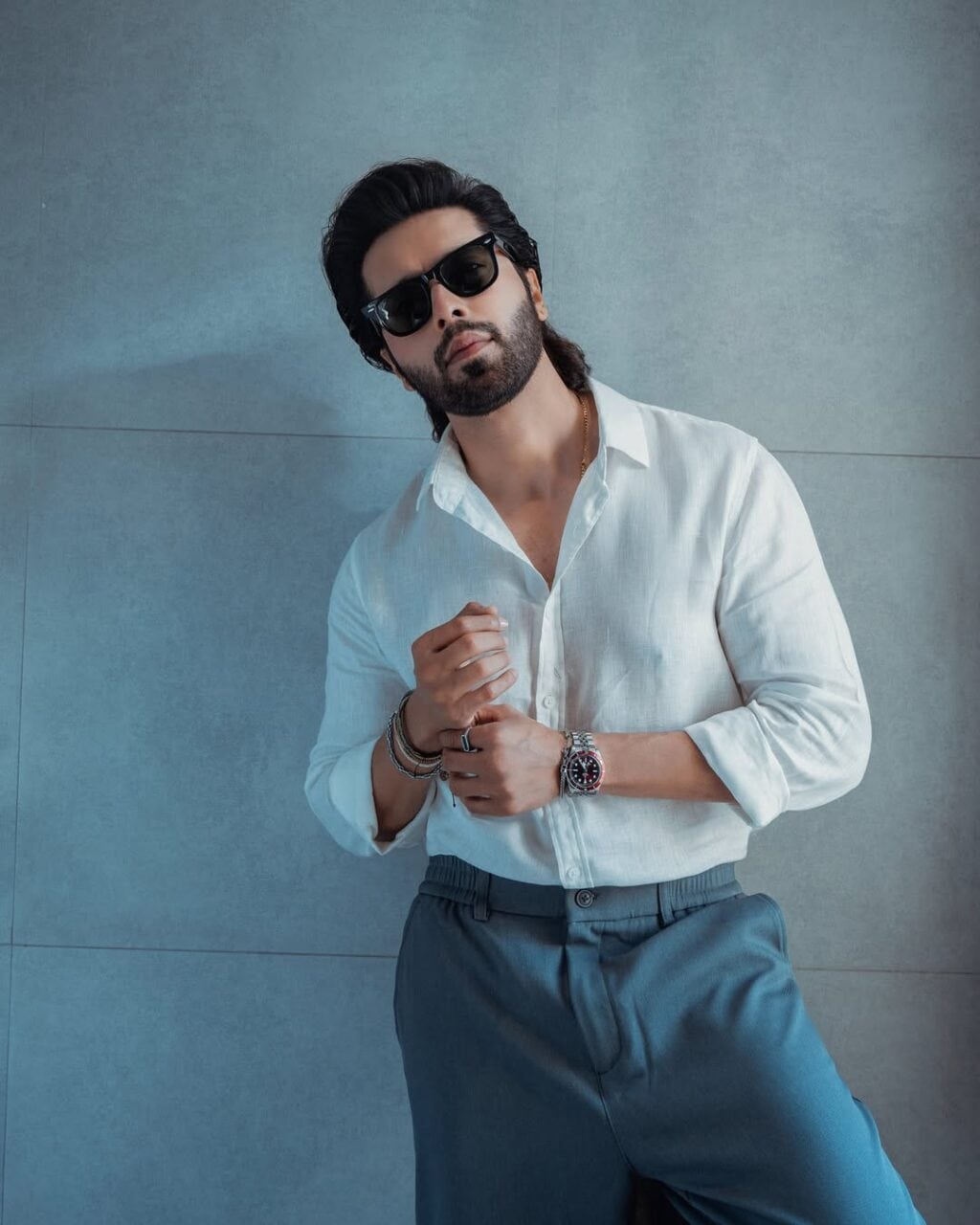 Fahad Mustafa Under Fire For Wearing Shorts In Interview