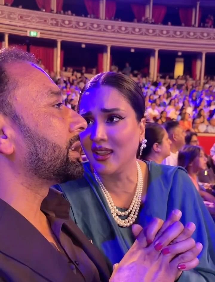 Fiza Ali's attention Seeking Behaviour At Kumar Sanu Concert Criticized Fiza Ali’s attention Seeking Behaviour At Kumar Sanu Concert Criticized