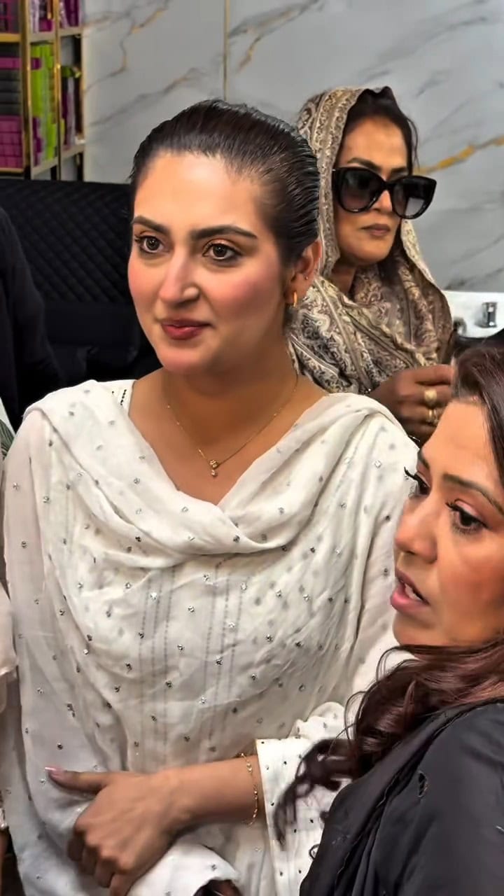 Hiba Bukhari Urged To Get A Style Makeover