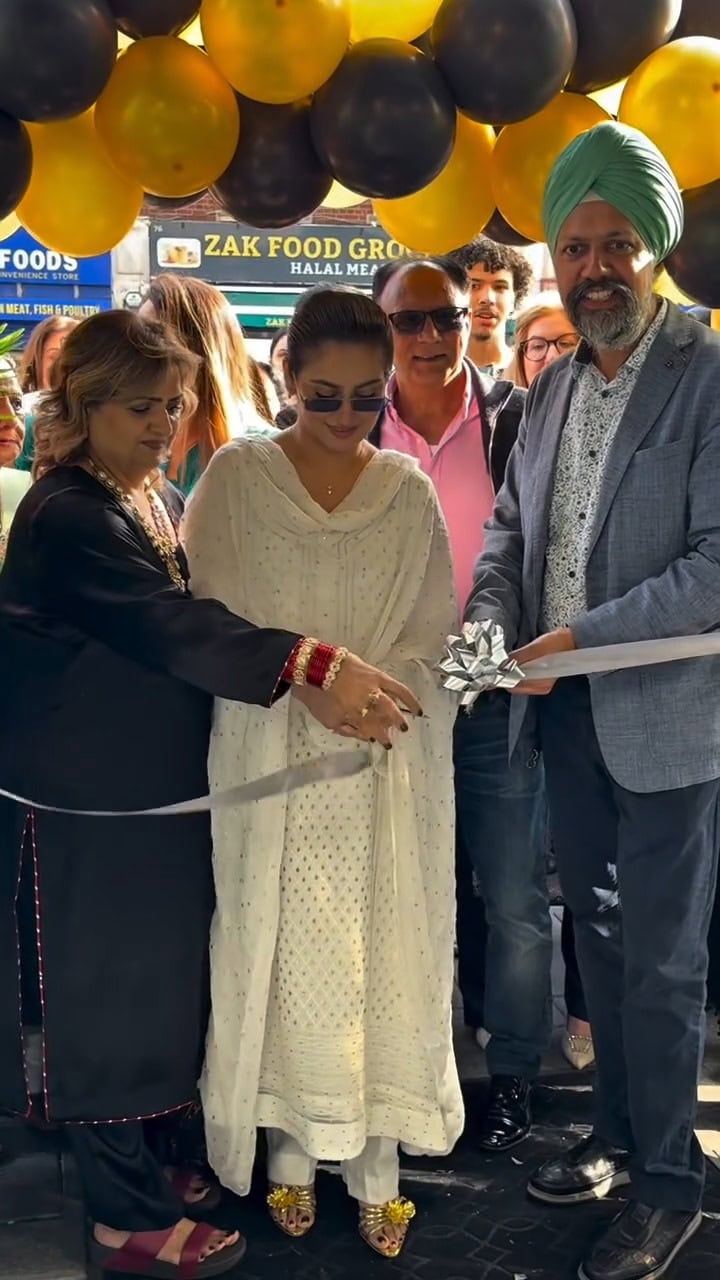 Hiba Bukhari Urged To Get A Style Makeover