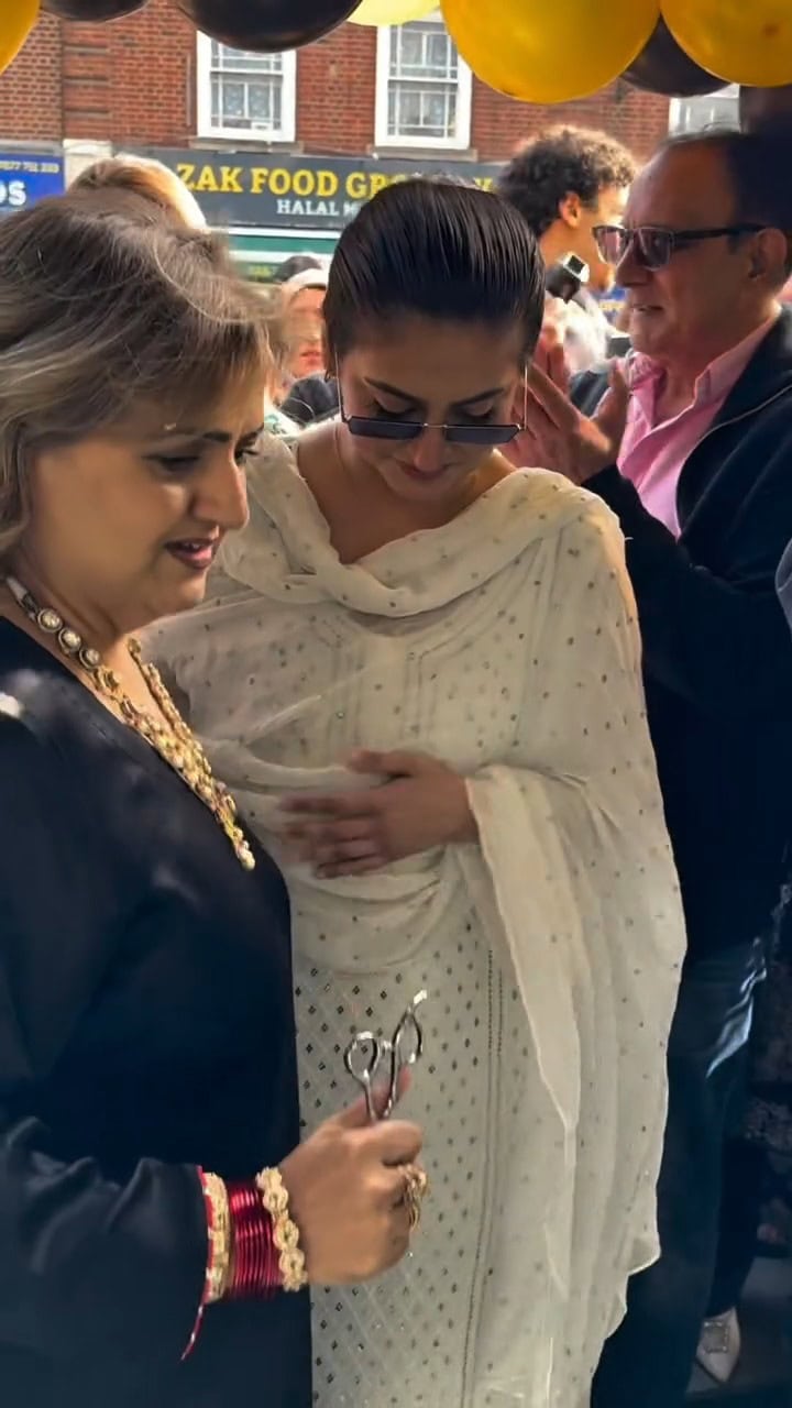 Hiba Bukhari Urged To Get A Style Makeover