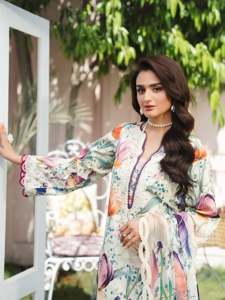 Hira Mani’s Revealing Outfit Under Fire