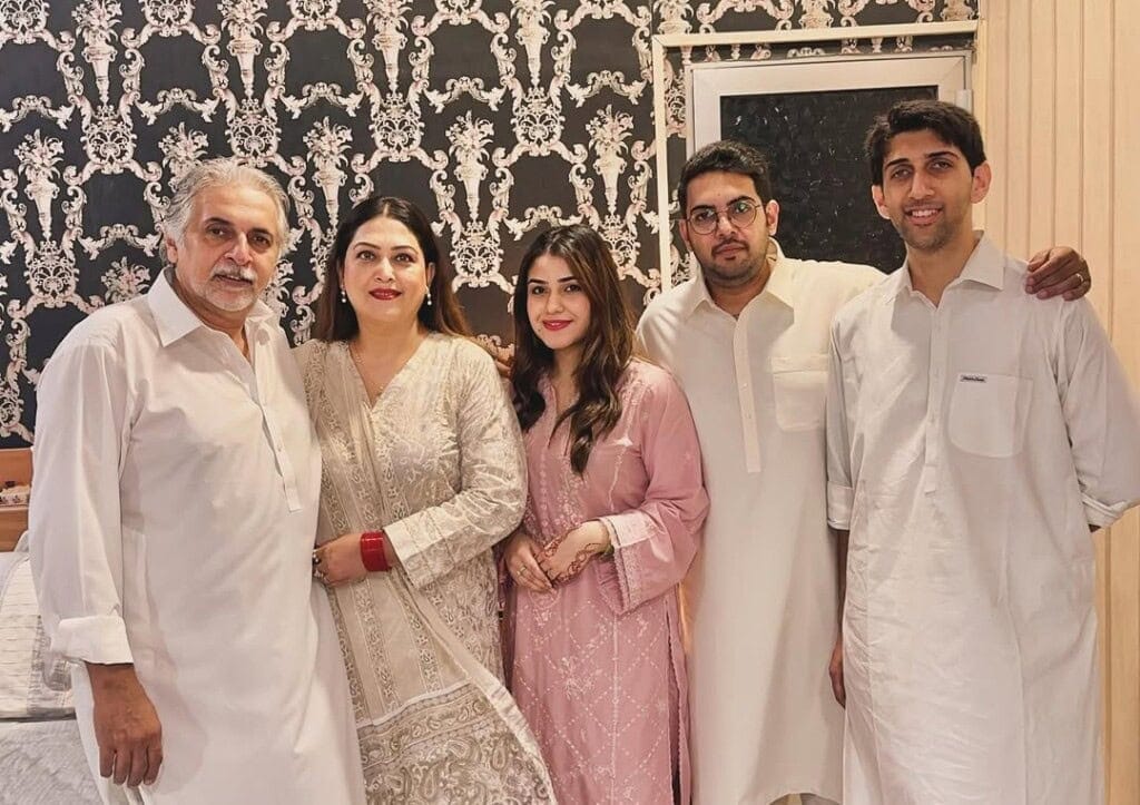 10 Pakistani Celebrities Who Joined Politics