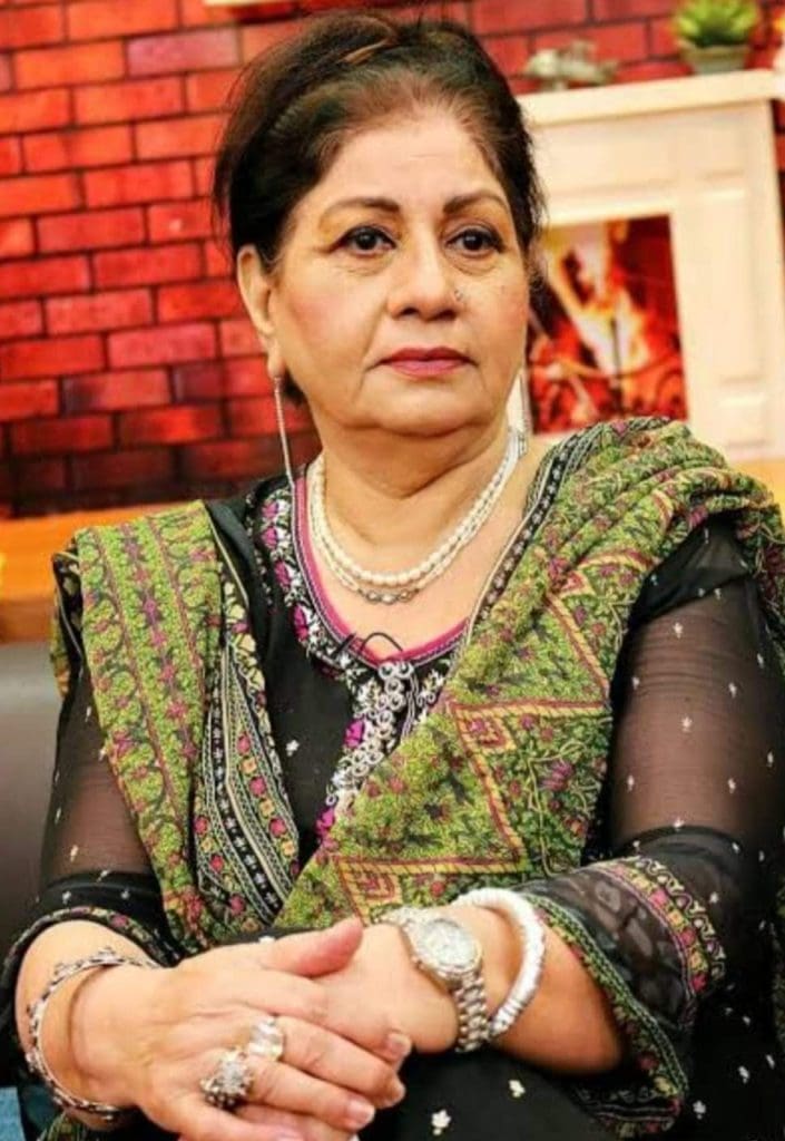 Mrs Khan Wants Mothers To Tighten Daughters' Screws Mrs Khan Wants Mothers To Tighten Daughters’ Screws