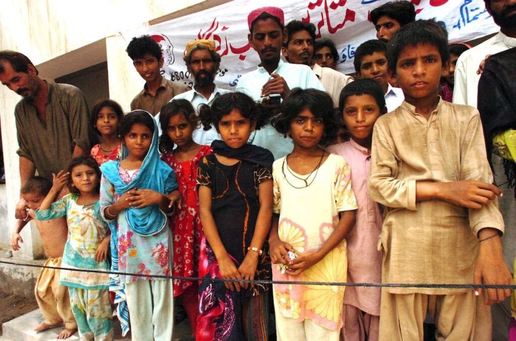 Bushra Ansari Advises Public To Have Less Children Bushra Ansari Advises Public To Have Less Children