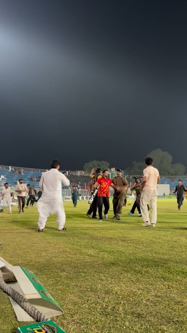 Fans Make Rajab Butt Run For Life