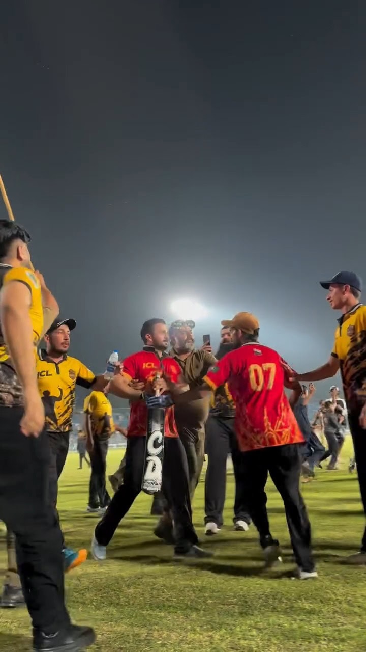 Fans Make Rajab Butt Run For Life