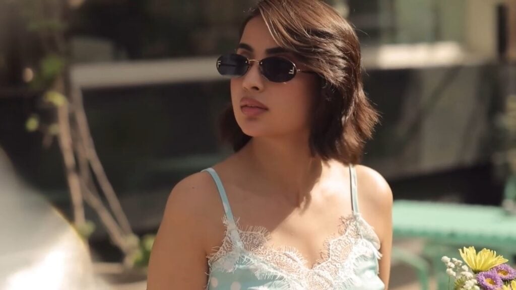Saboor Aly’s Latest Fit Under Criticism