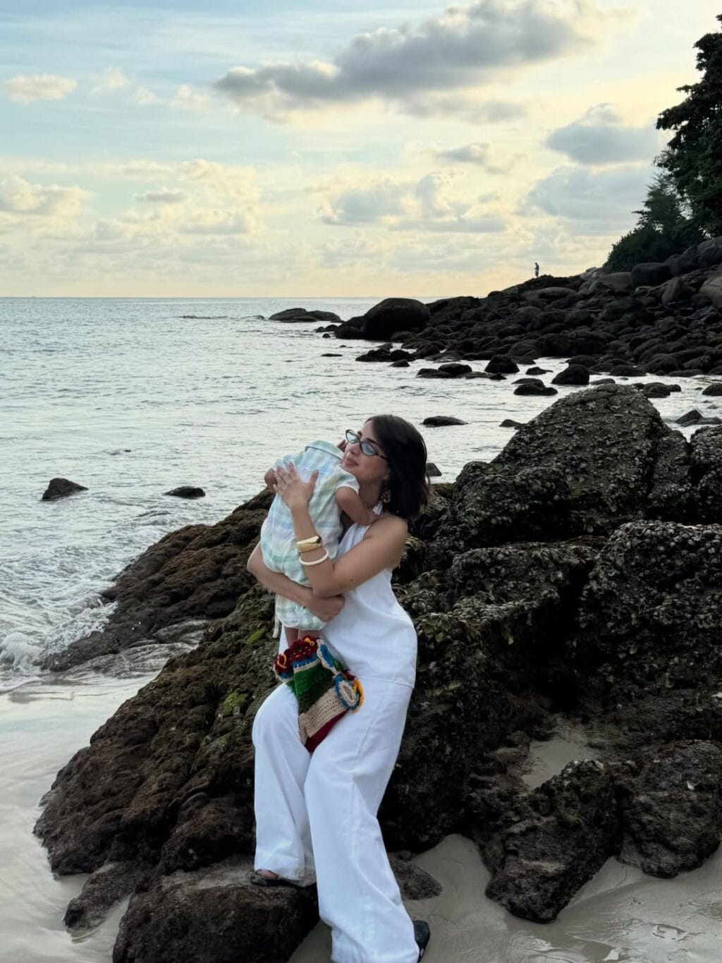 Saboor Aly Shares Beautiful Moments With Daughter