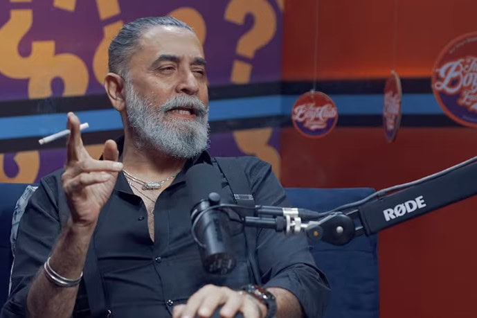 Shahzad Nawaz Criticized On Smoking While Hosting
