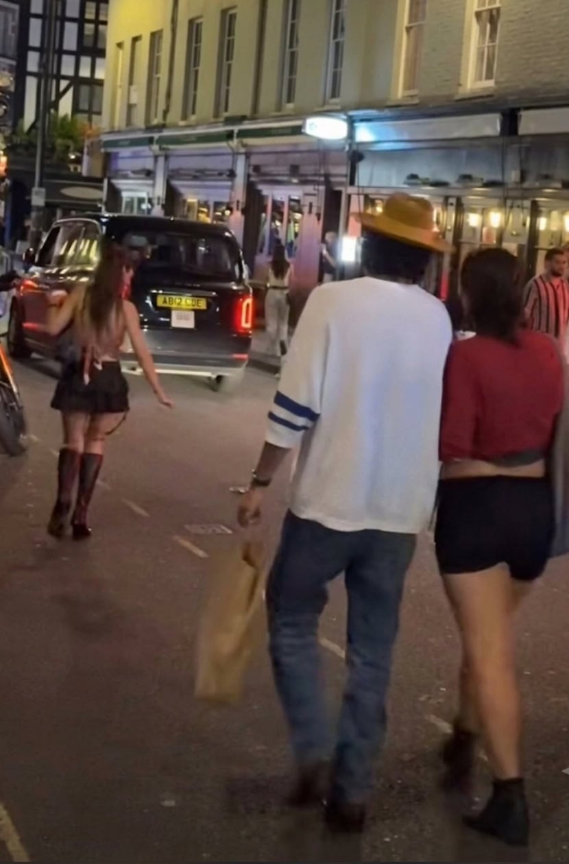 Aima Baig & Bilal Saeed Enjoy Nightlife in London