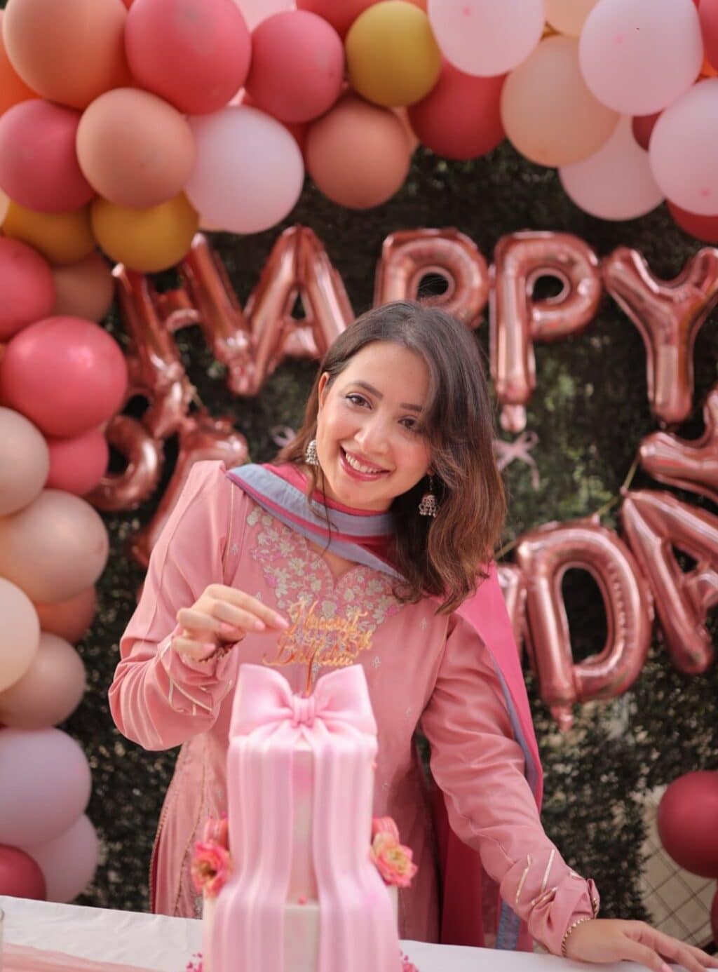 Komal Aziz Khan Shares Details of Leaving Family