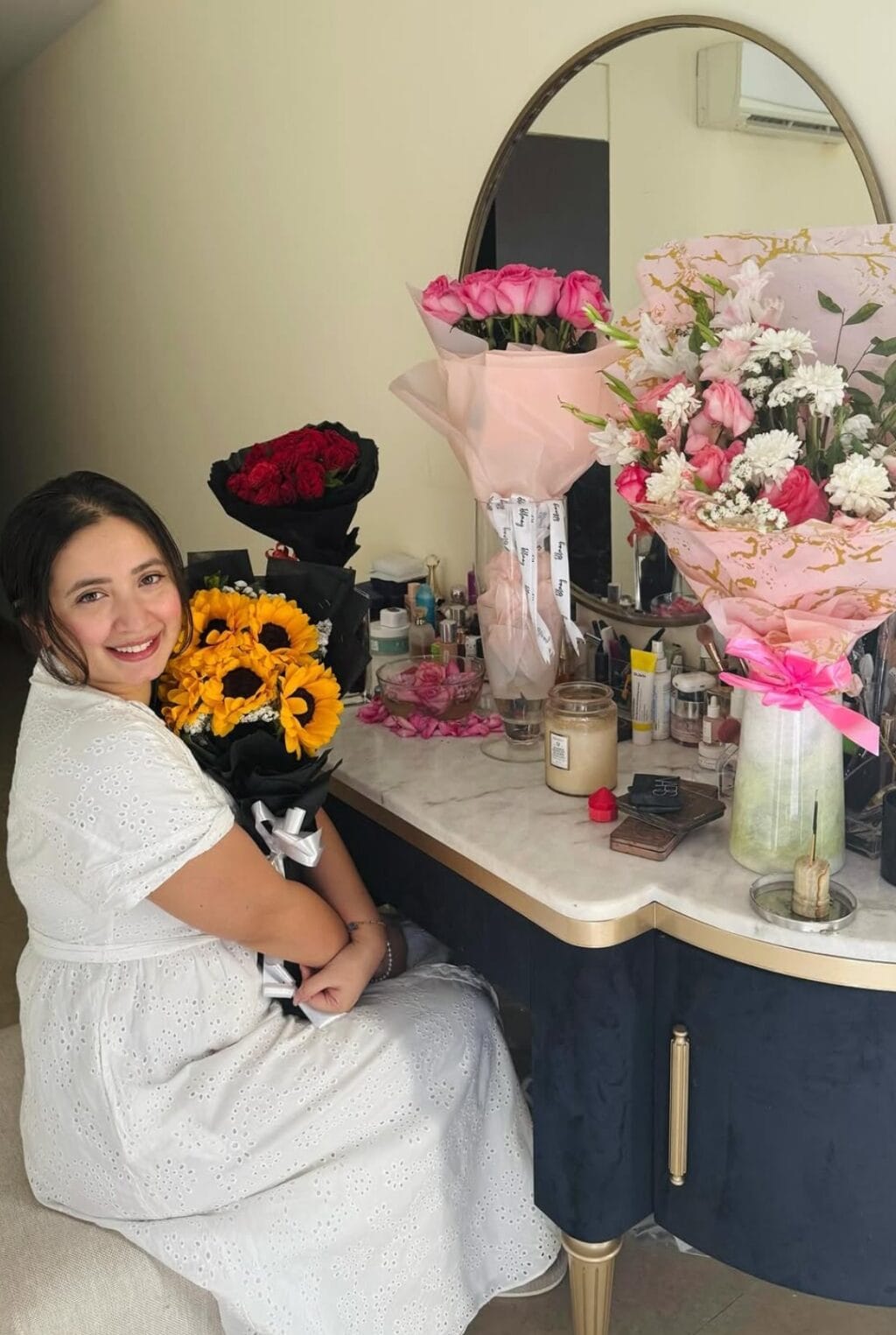 Komal Aziz Khan Shares Details of Leaving Family