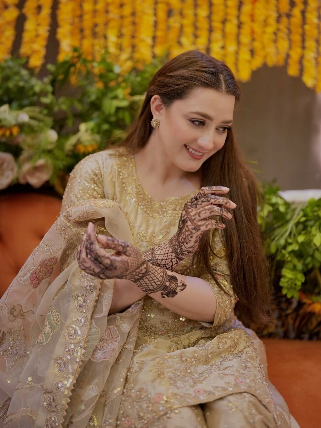 Momina Iqbal HD Pictures from Mehndi Lagai Event