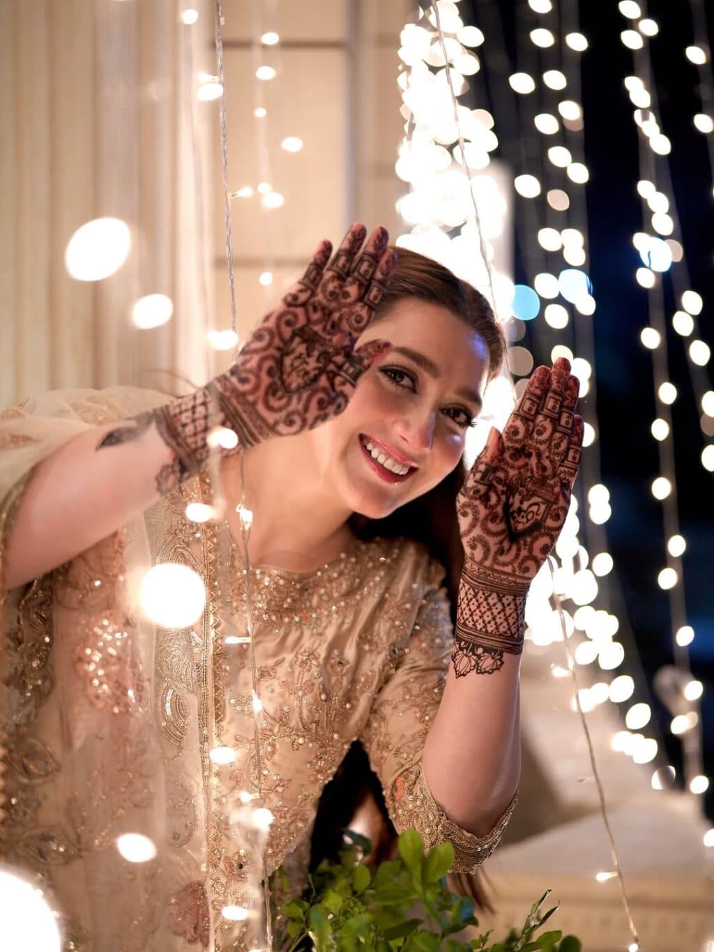 Momina Iqbal HD Pictures from Mehndi Lagai Event