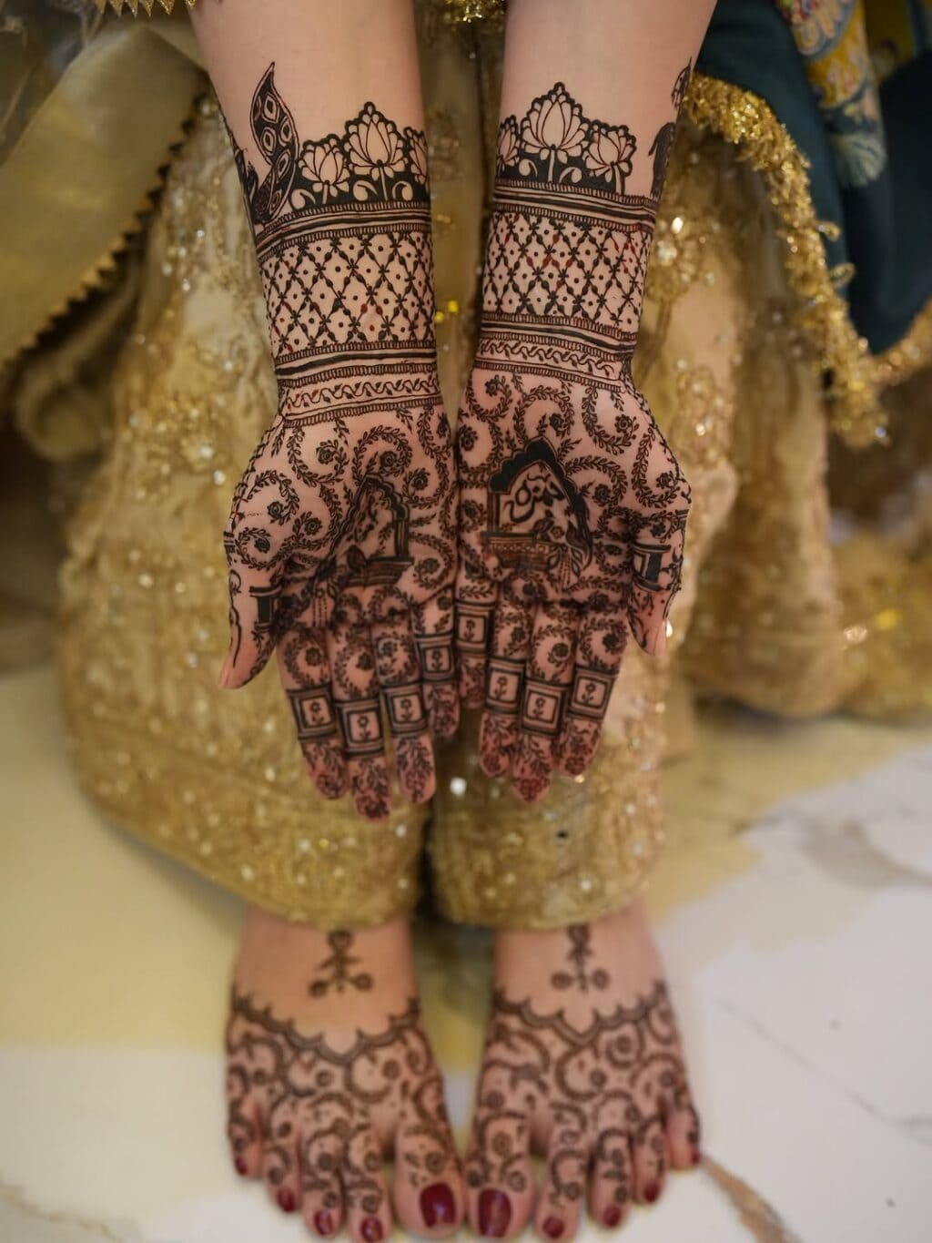 Momina Iqbal HD Pictures from Mehndi Lagai Event
