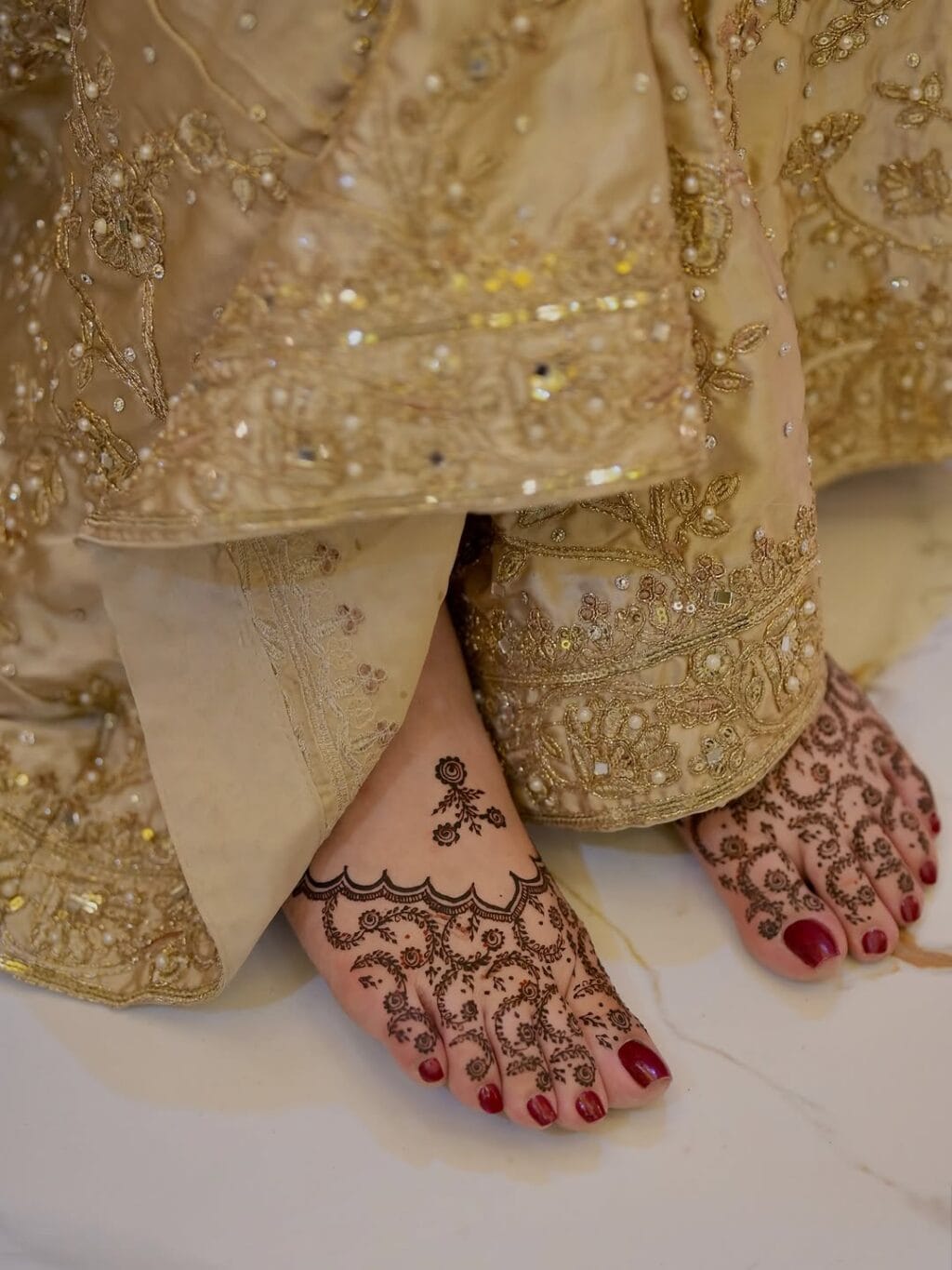 Momina Iqbal HD Pictures from Mehndi Lagai Event