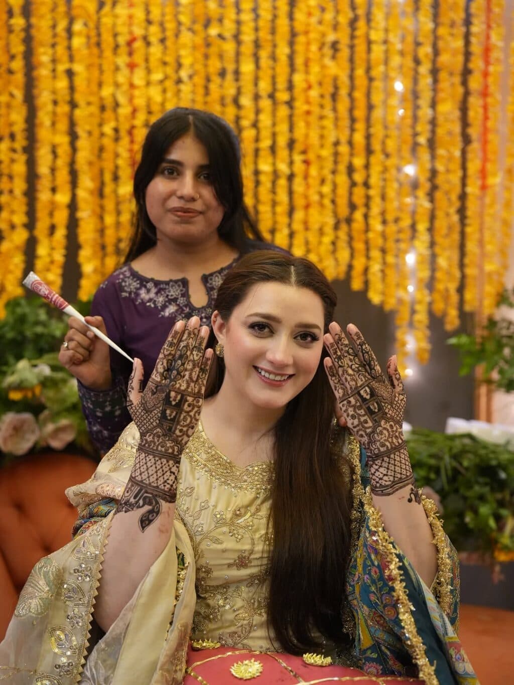 Momina Iqbal HD Pictures from Mehndi Lagai Event