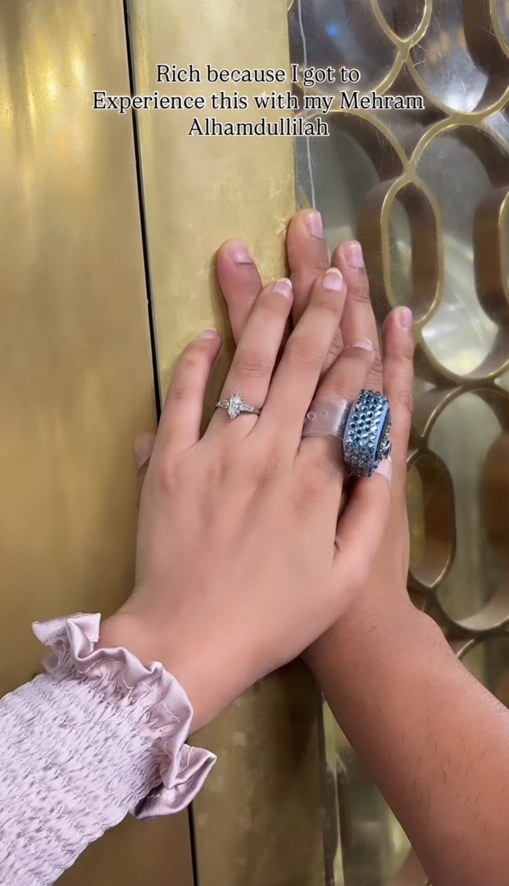 Nimra Khan Emotional as She Performs Umrah with Husband