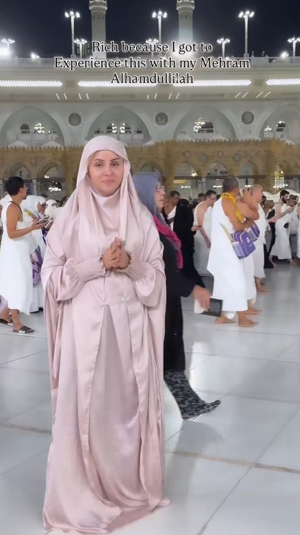 Nimra Khan Emotional as She Performs Umrah with Husband