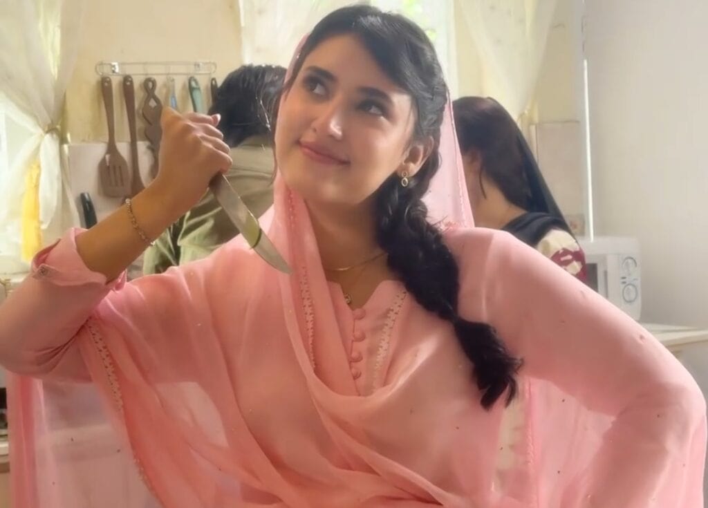 Sahar Hashmi Bids Farewell to Zanjeerain with BTS Pictures