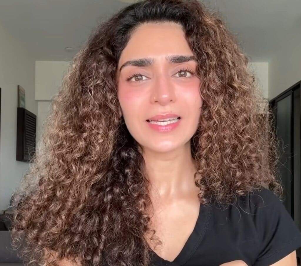 Hajra Yamin’s Special Message For Dr. Bahu Fans