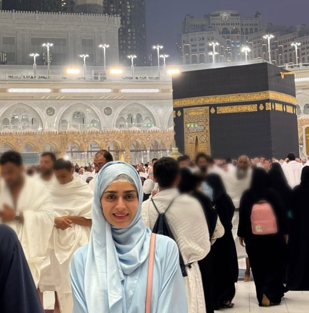 Hajra Yamin Shares Her Umrah Experience with Fans Hajra Yamin Shares Her Umrah Experience with Fans