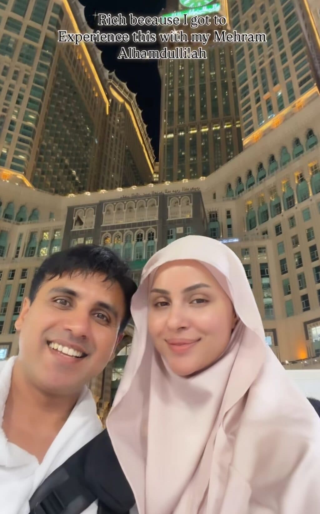 Nimra Khan Emotional as She Performs Umrah with Husband