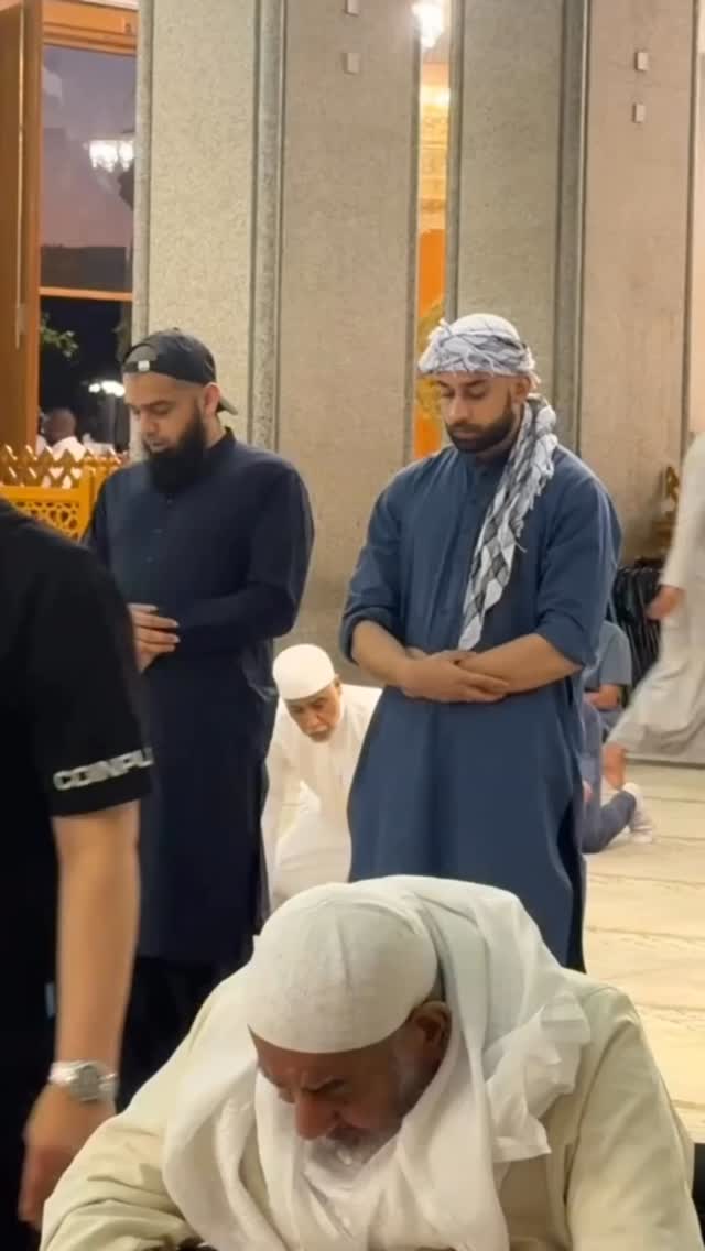 Fans Criticize Bilal Abbas Khan Invasion Of Privacy During Hajj