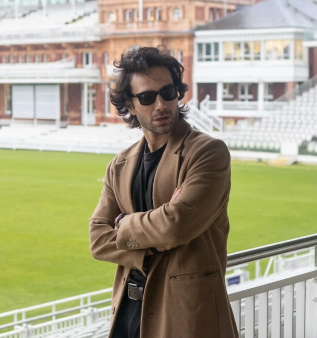 Emmad Irfani’s Latest Pictures Mistaken For Imran Khan
