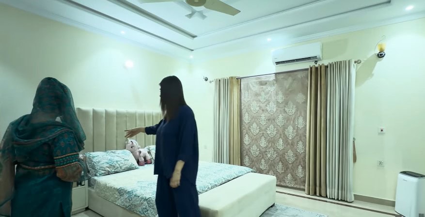 Aroosa Iqrar Ul Hassan Gives Home Tour Of Farah Iqrar