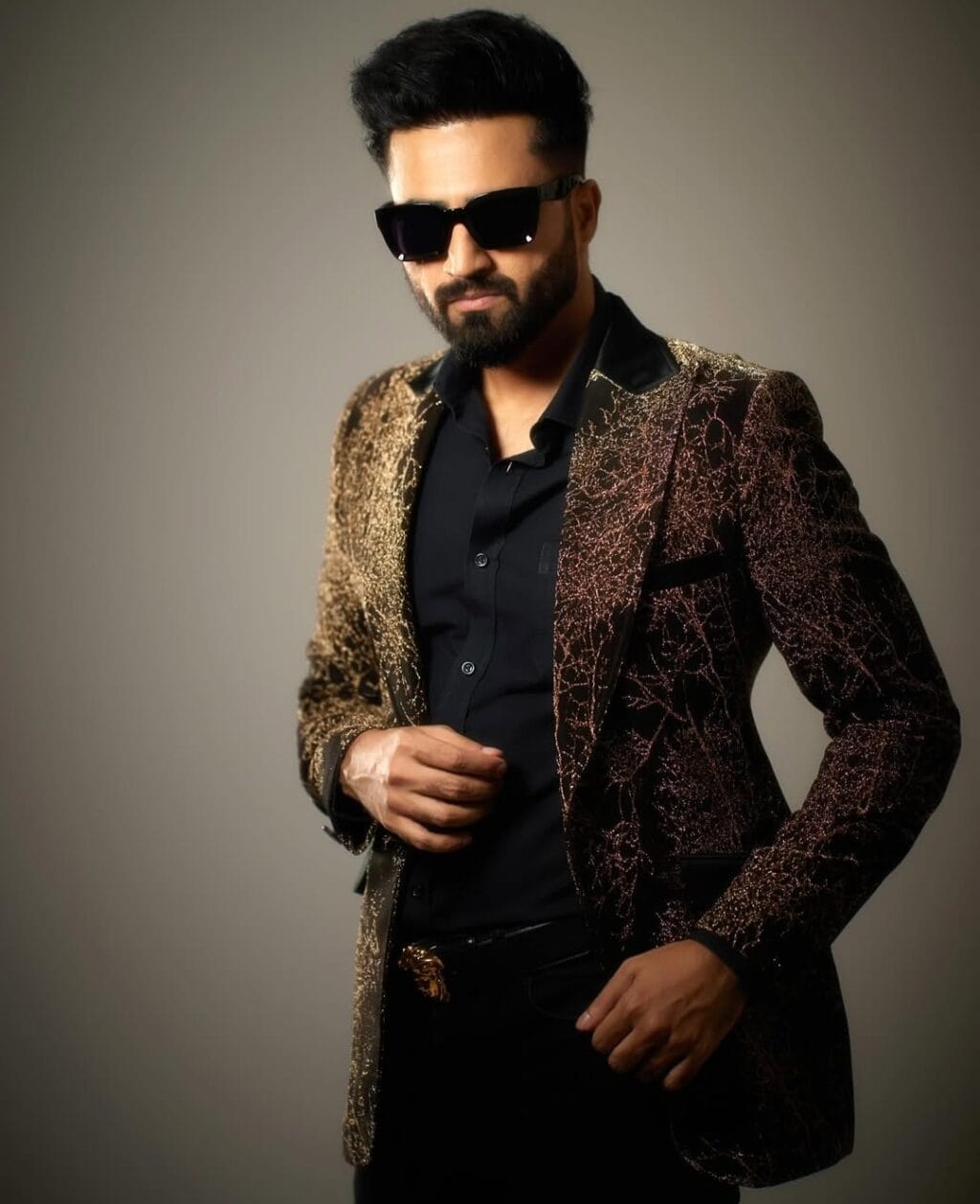 Falak Shabir’s Statement on Women’s Short Dresses Gets Mixed Reactions