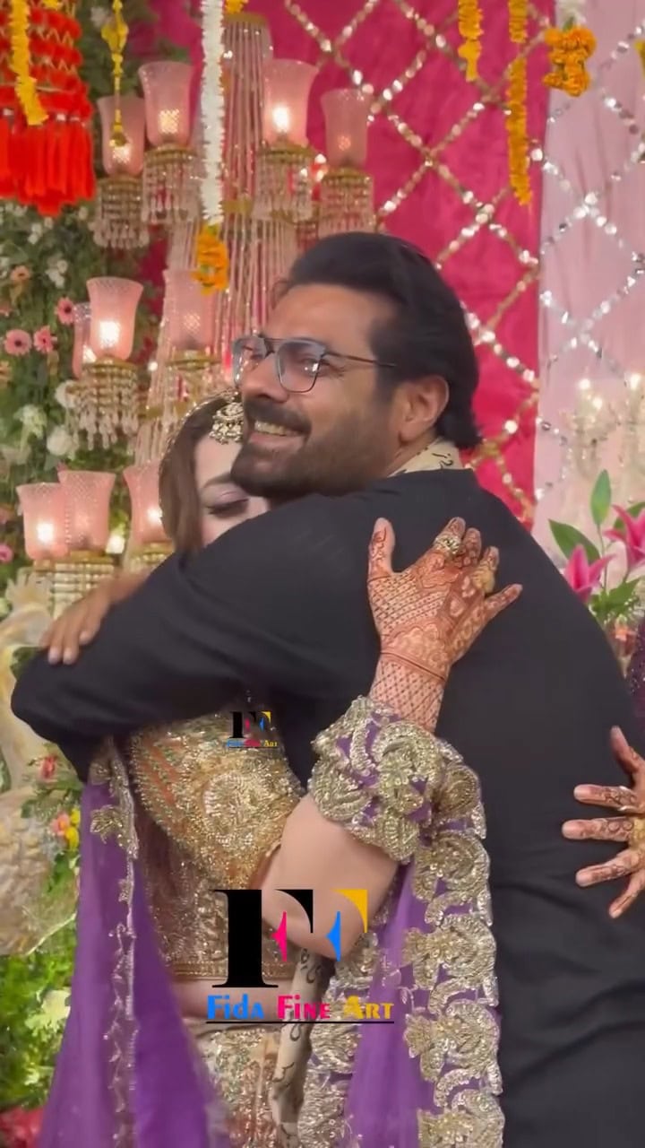 Momina Iqbal & Sohail Sameer Emotional Moment On Mehndi Night