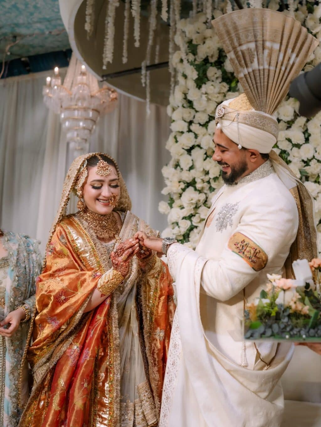 Momina Iqbal & Hamza Habib Barat HD Pictures
