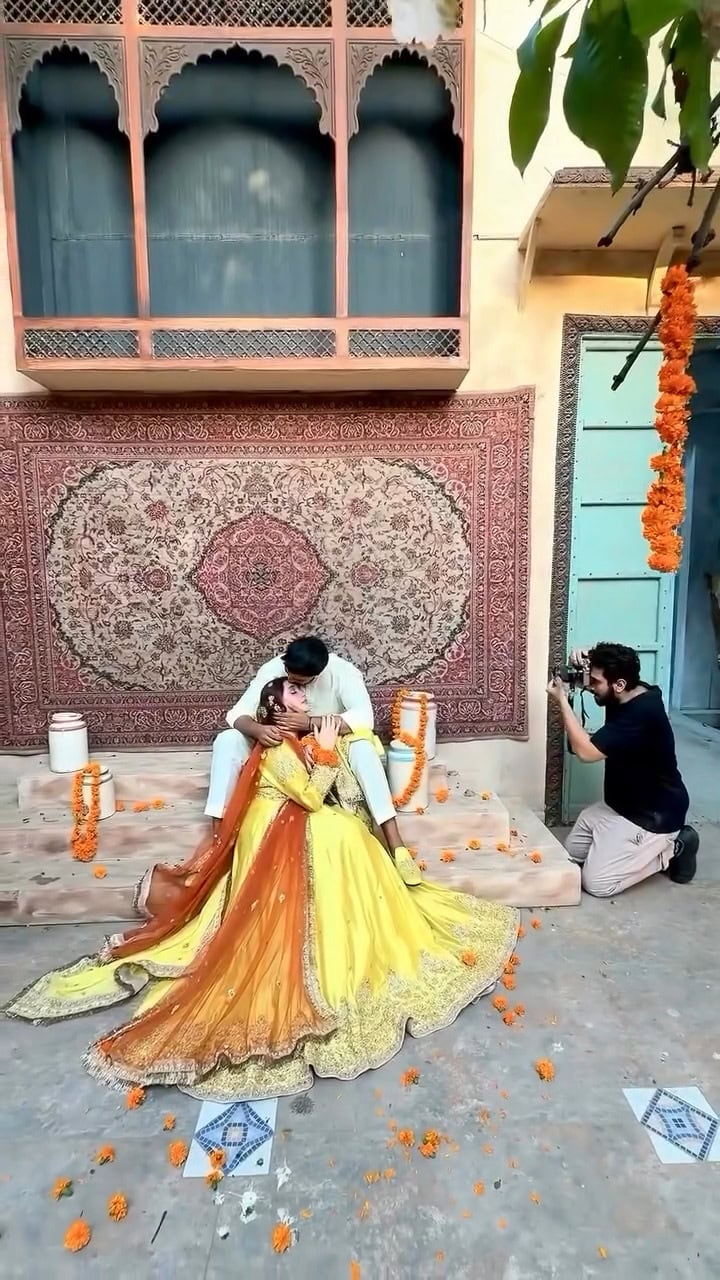 Momina Iqbal & Hamza Habib Mayoun Pictures And Video
