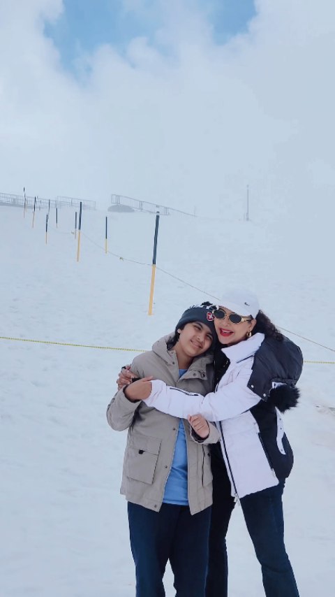Nida Yasir’s Vacation Video Gets Mixed Reactions