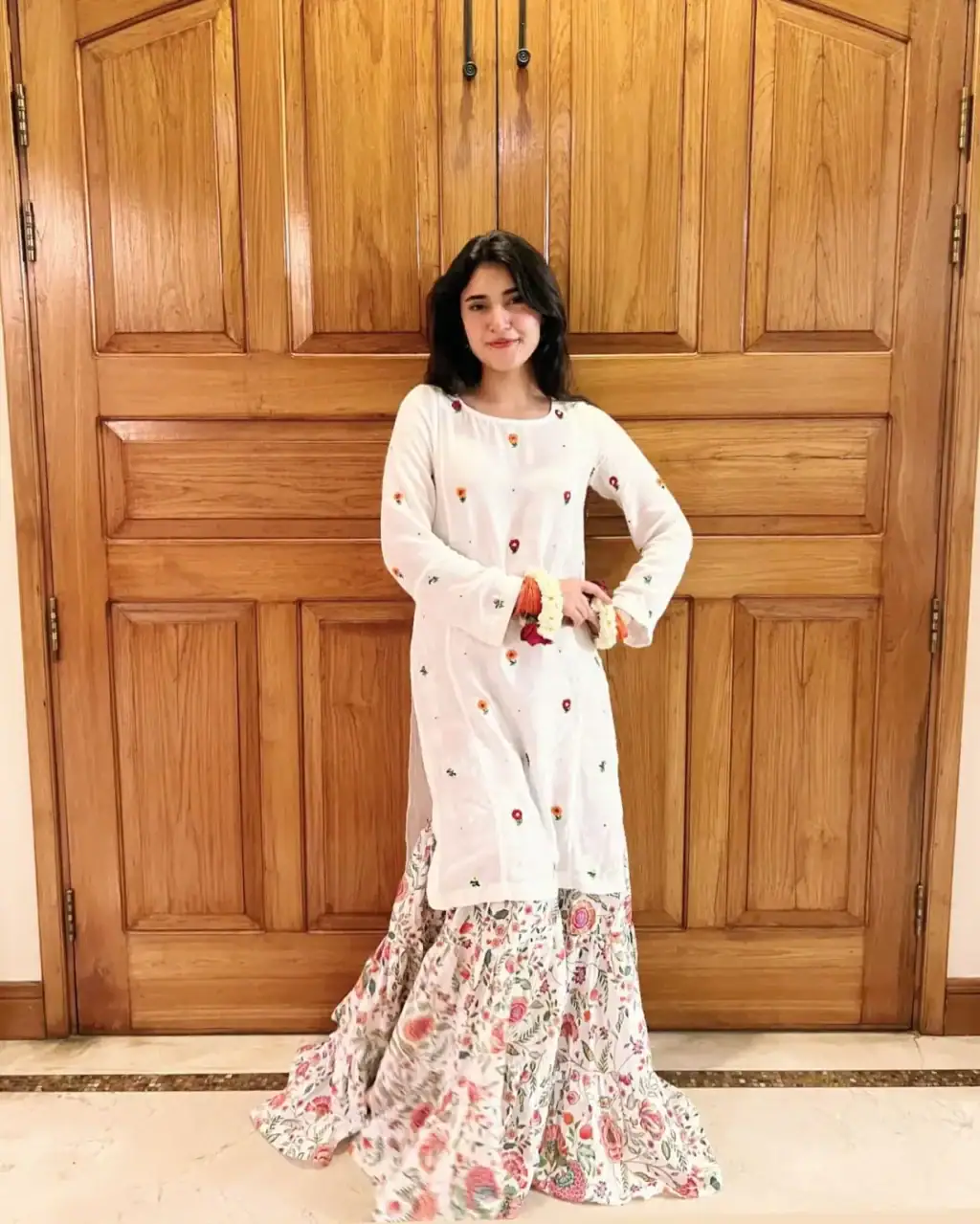 Sahar Hashmi Bids Farewell to Zanjeerain with BTS Pictures